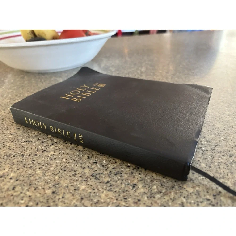 HOLY BIBLE Old & New Testaments Black - GODS Word